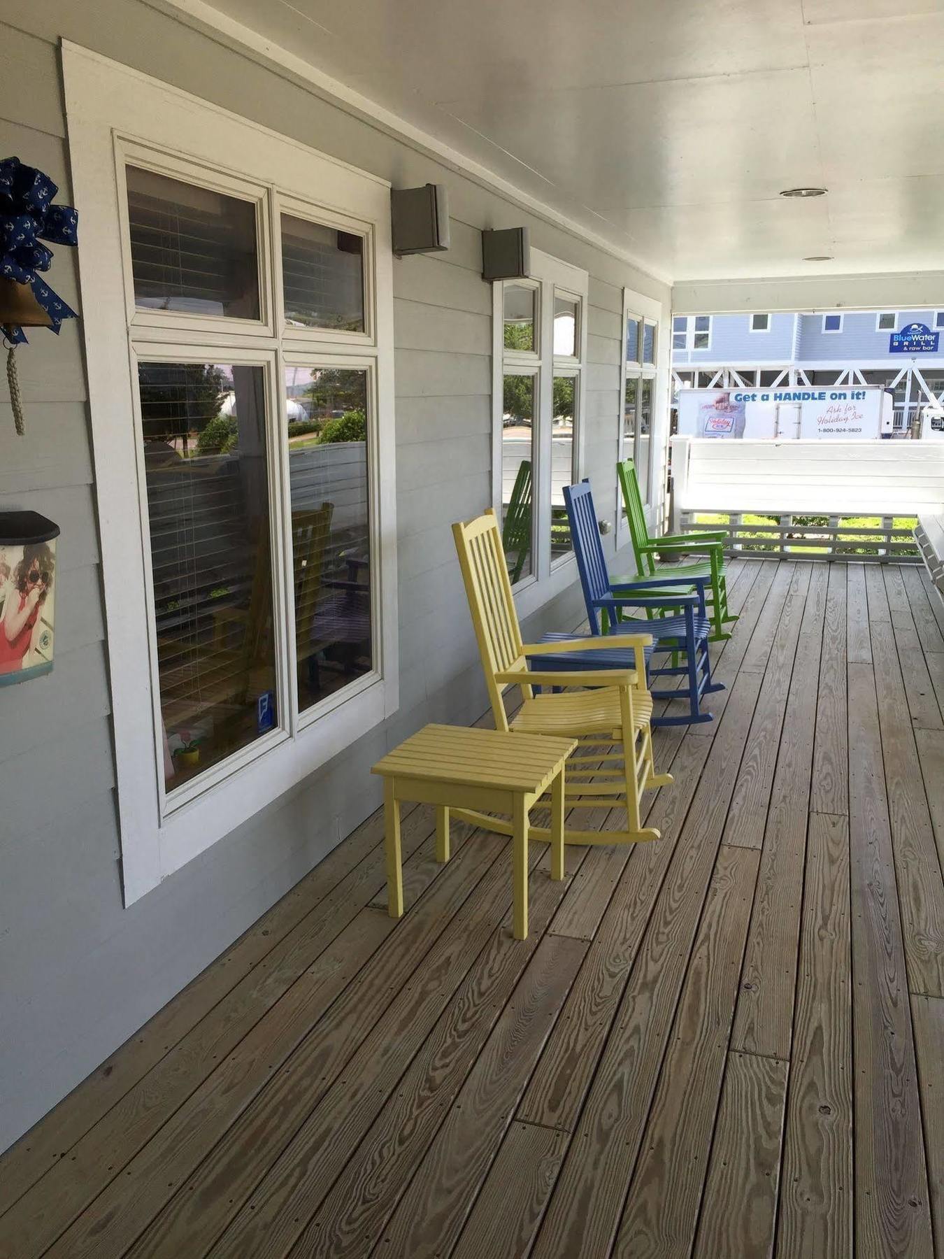 Pirate'S Cove Resort Condos 맨테오 외부 사진
